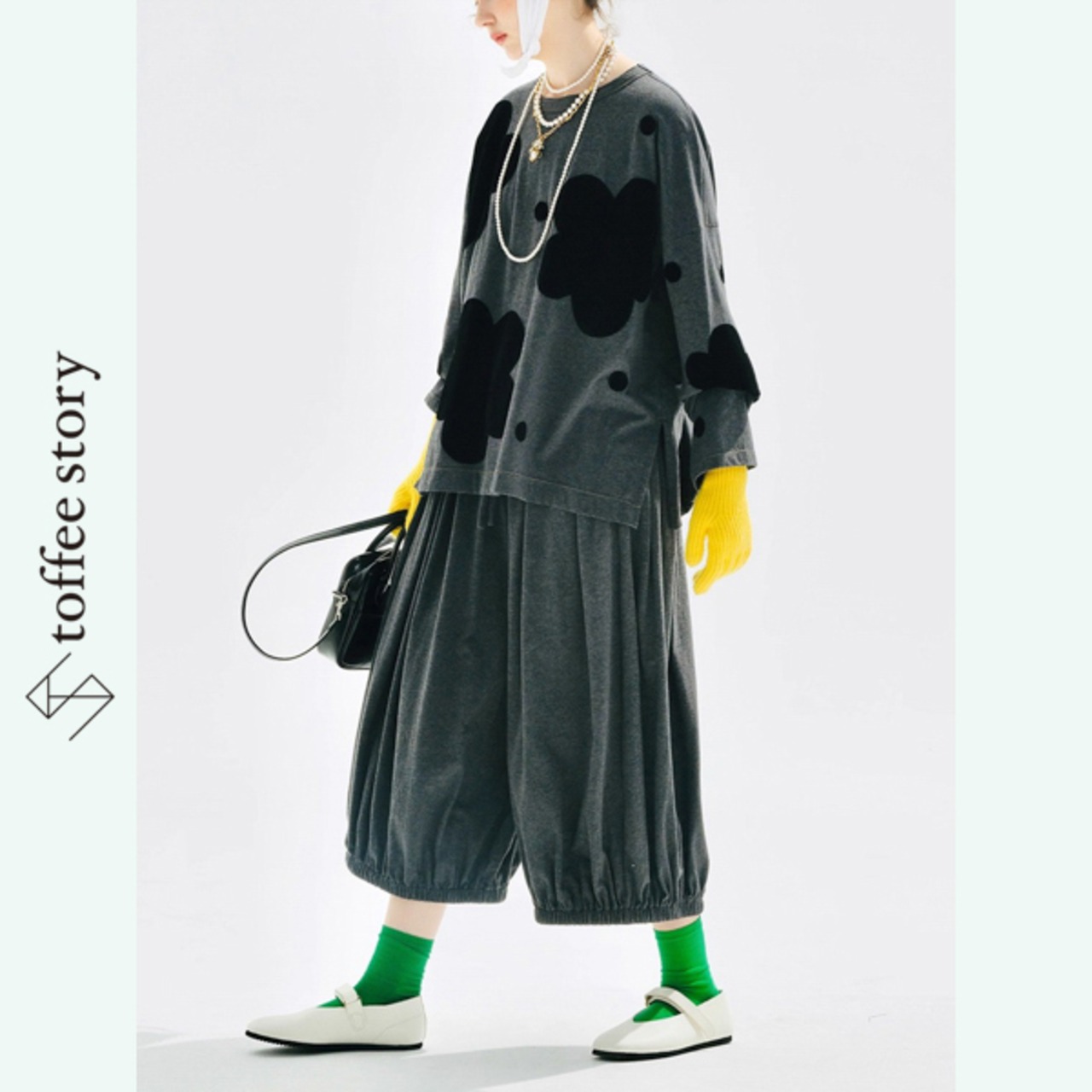 グレーのまるみシルエットバルーンパンツ《i0771》