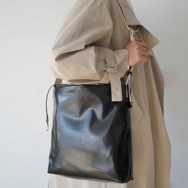 【予約販売】ショルダーバッグ ブラック バイカラー スクエア 斜め掛け レディース 旅行 メッセンジャー ミニバッグ こなれ感 お洒落 韓国 大人可愛い トレンド