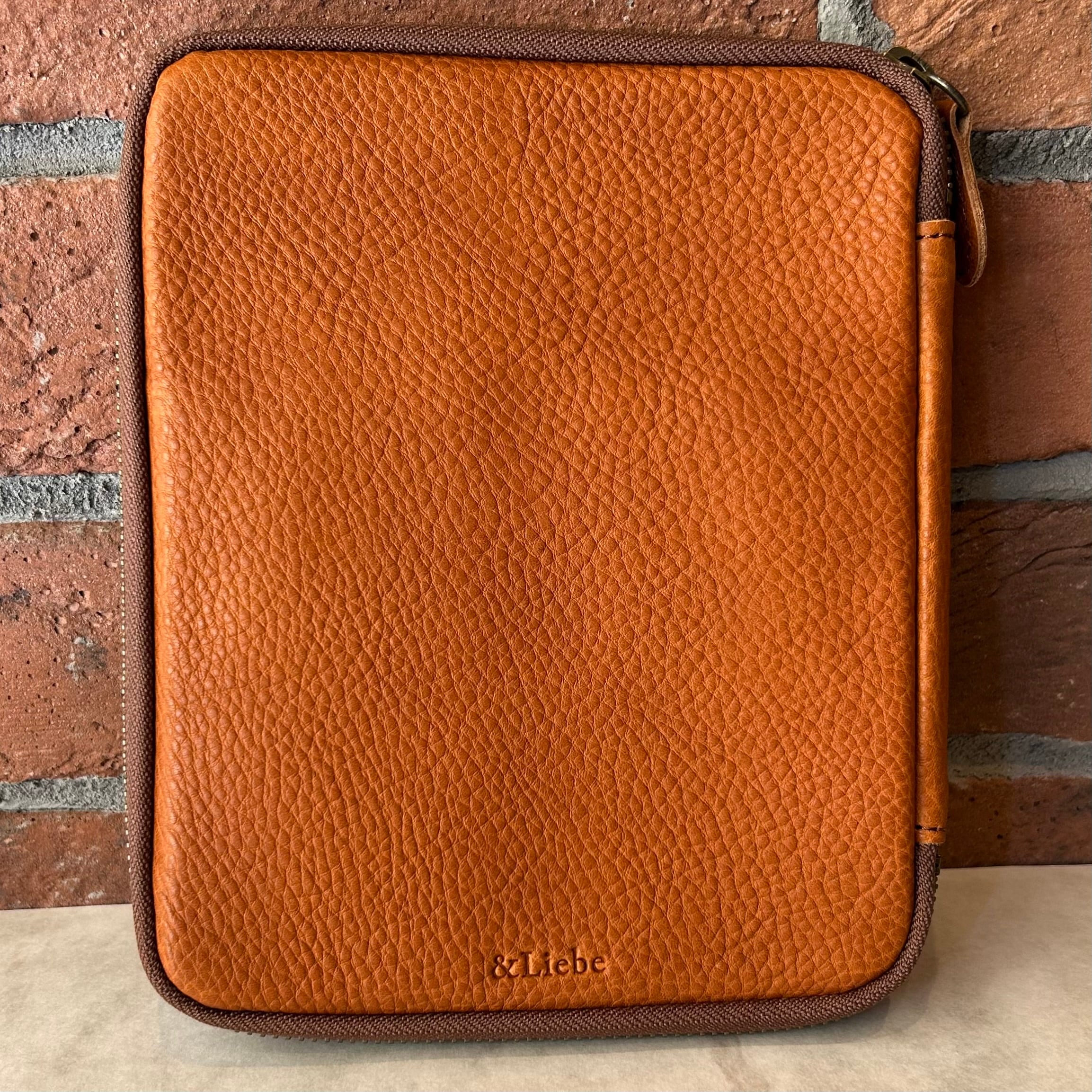 ＆Liebe「開くたび、ときめく 文具ポーチ（ぺブルヌメ革）」／5本差し