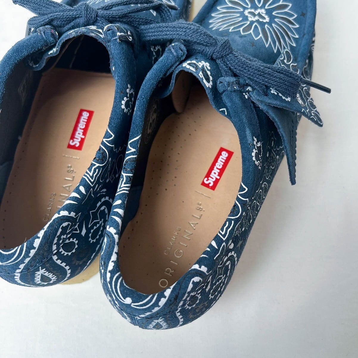 NEW] Clarks×Supreme 別注 BANDANA WALLABEE シュプリーム クラークス