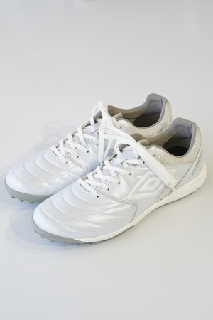 UMBRO(アンブロ) アクセレイター TR WIDE フットサル・トレーニングシューズ 27.5cm