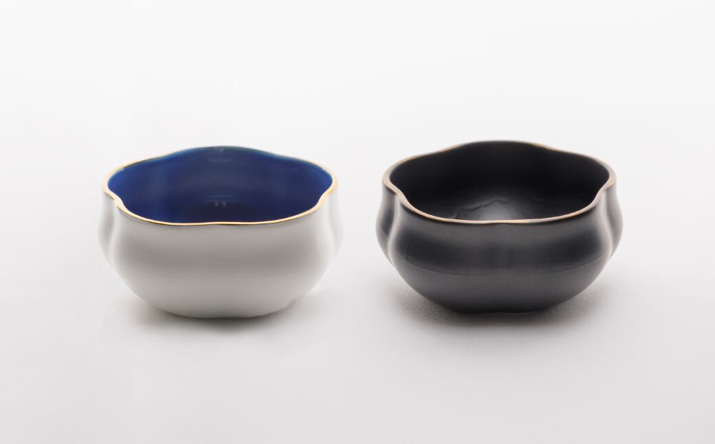 畑萬陶苑】伊万里焼／モイスト青磁金彩梅形皿 2枚セット | ピースクラフツ