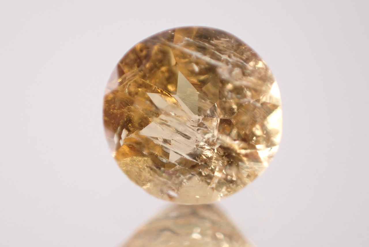 インペリアルトパーズ　0.99ct　[E10-15]