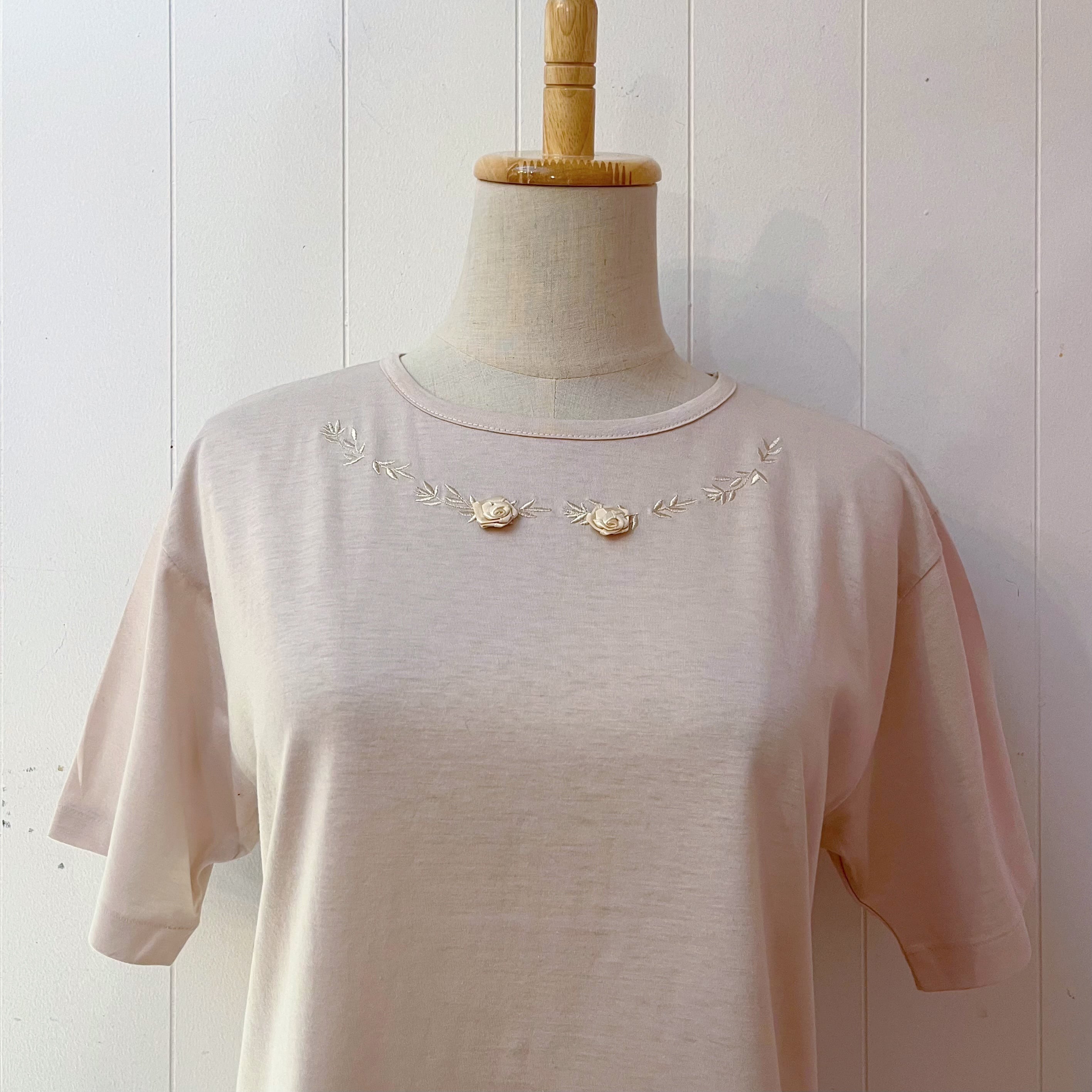 ribbon rose beige T-shirt