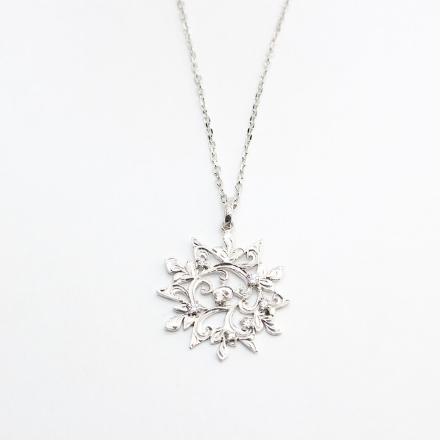 SNOW FLAKE SPARKLE PENDANT