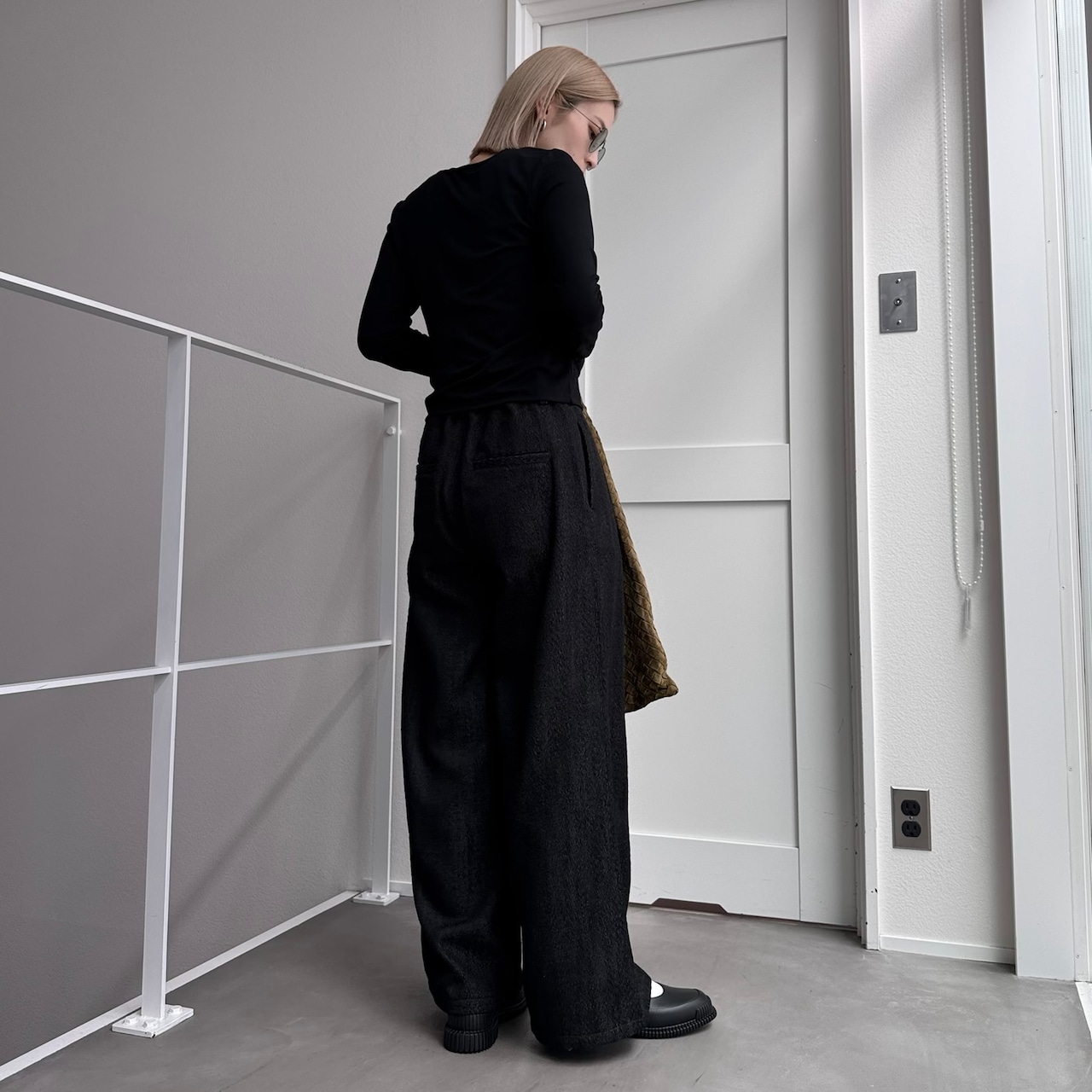 指穴クルーネックスナップボタンCD/ブラック