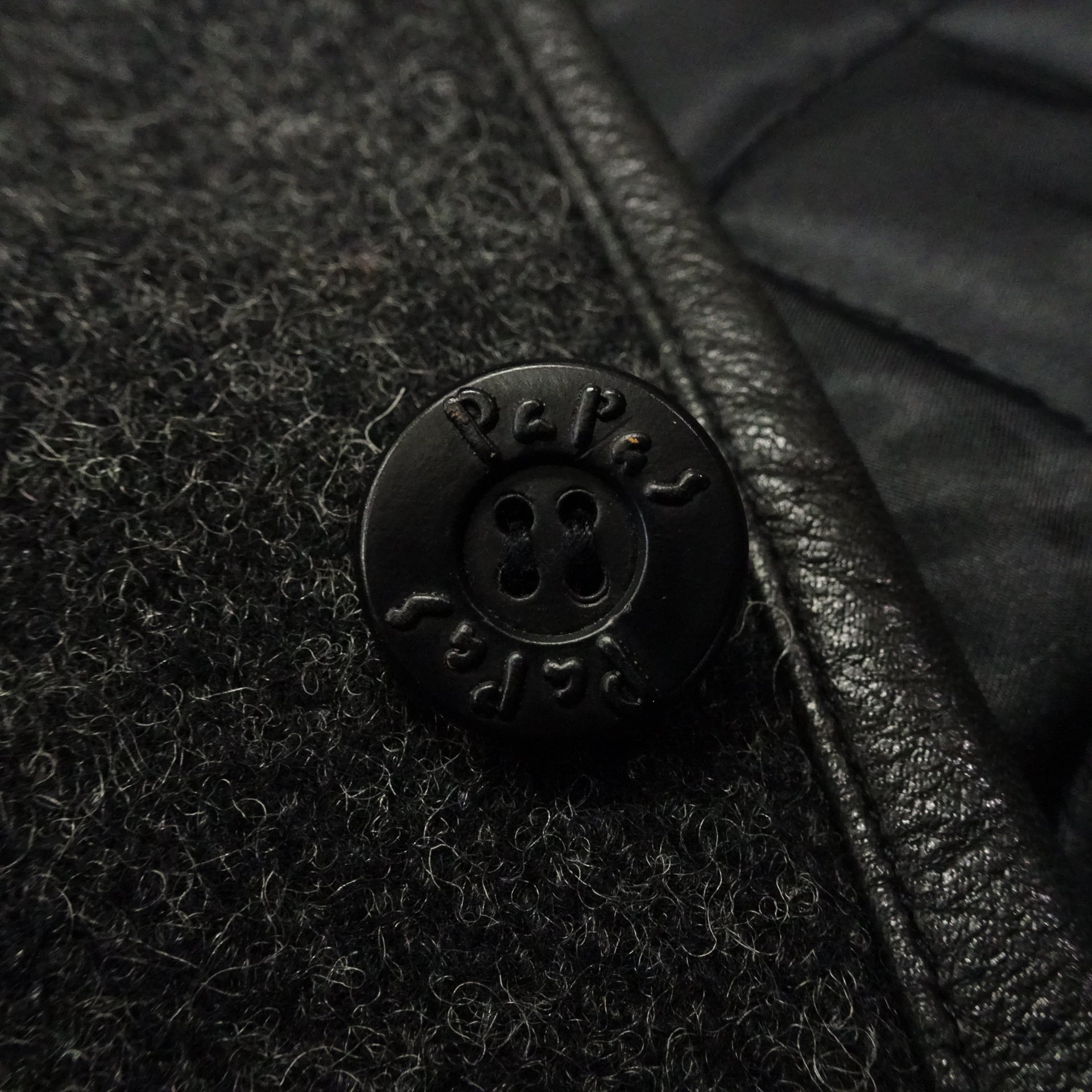 入手困難✨️パパス スタジャン レザー 切り替え ワッペン 背面 デカロゴ Yahoo!オークション -「スタジャン」(パパス) (は)の落札相場・落札価格