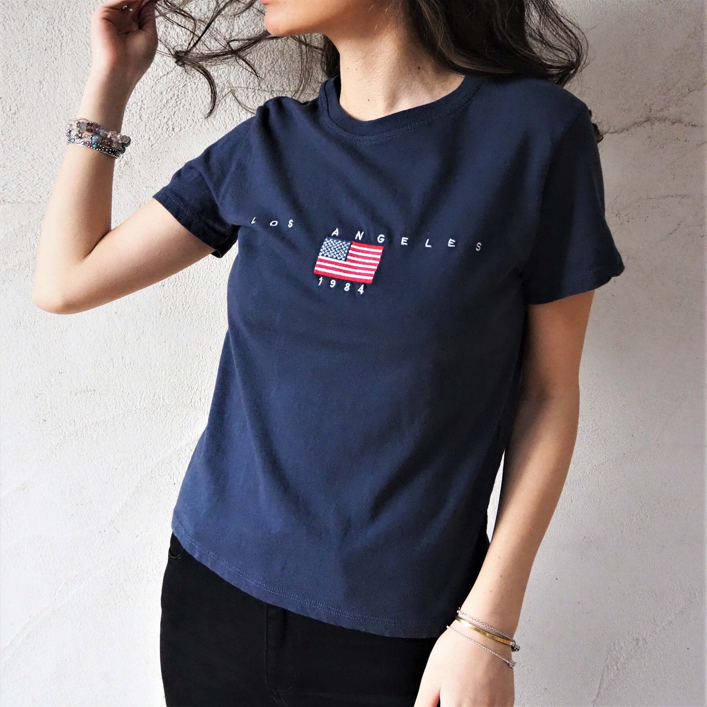 残り1点！《Brandy Melville》LA Tee 18383128 | SEARCH.