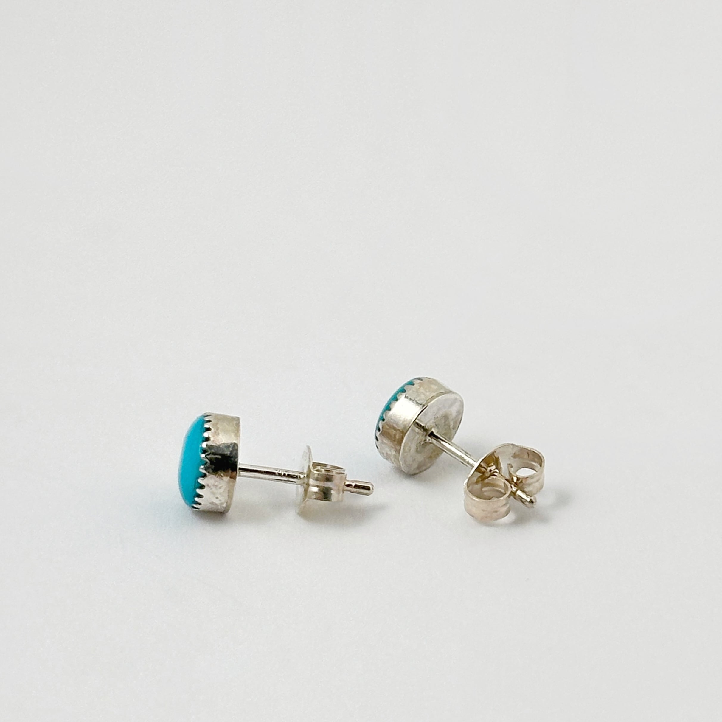 Indian Jewelry》ターコイズ ラウンド スタッドピアス 直径 0.6cm