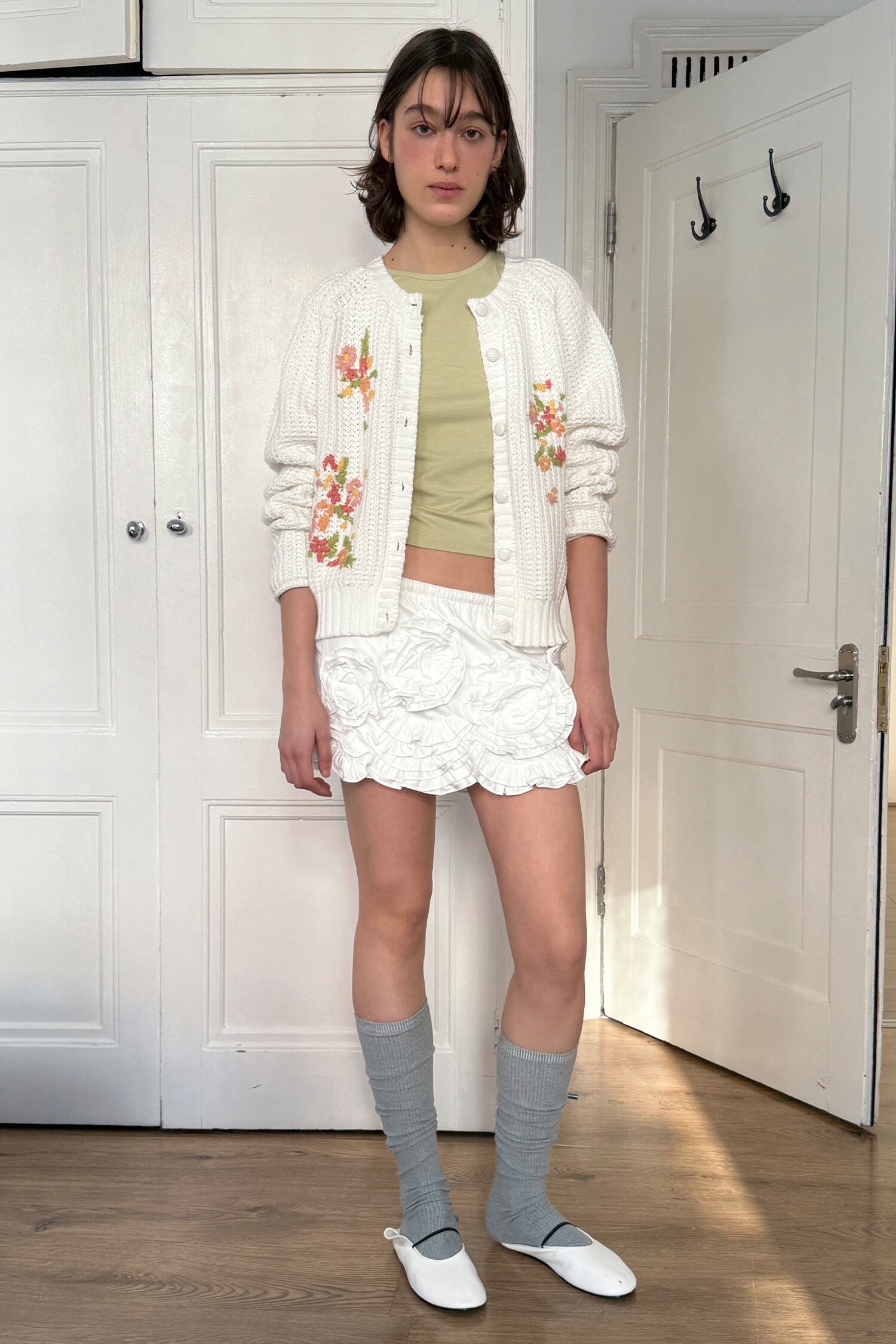 【Sinoon】 Rose Frill Mini Skirt 白　シヌーン 韓国 SINOON] Rose Frill Mini Skirt (White) 正規品 韓国ブランド 韓国通販