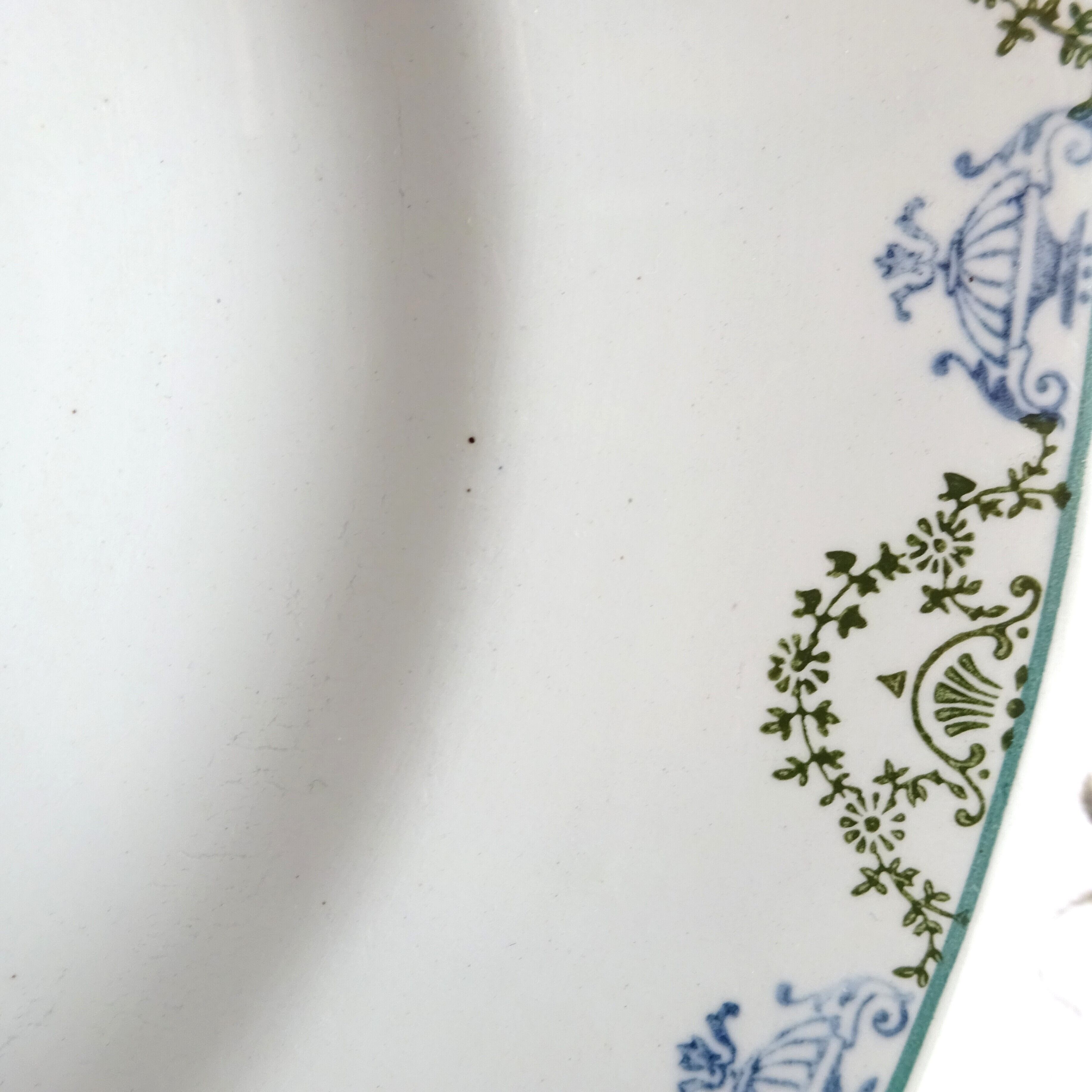 ☆ ST AMANDINOISE  décor 《 Guirlandes bleu et vert 》Ensemble de 2 assiettes plates (B)