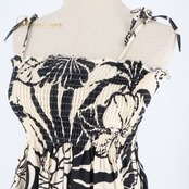 フラダンス 衣装 ワンピース ドレス smart design ホワイト系 ブラック系 ハワイ製 キャミソールワンピース モノトーン ハイビスカス柄 かわいい 華やか 上品 おしゃれ 白 黒 ハワイアン アロハ ハワイアンプリント フラ ダンス レッスン 練習