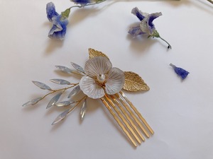 white mini flower hair accessories 