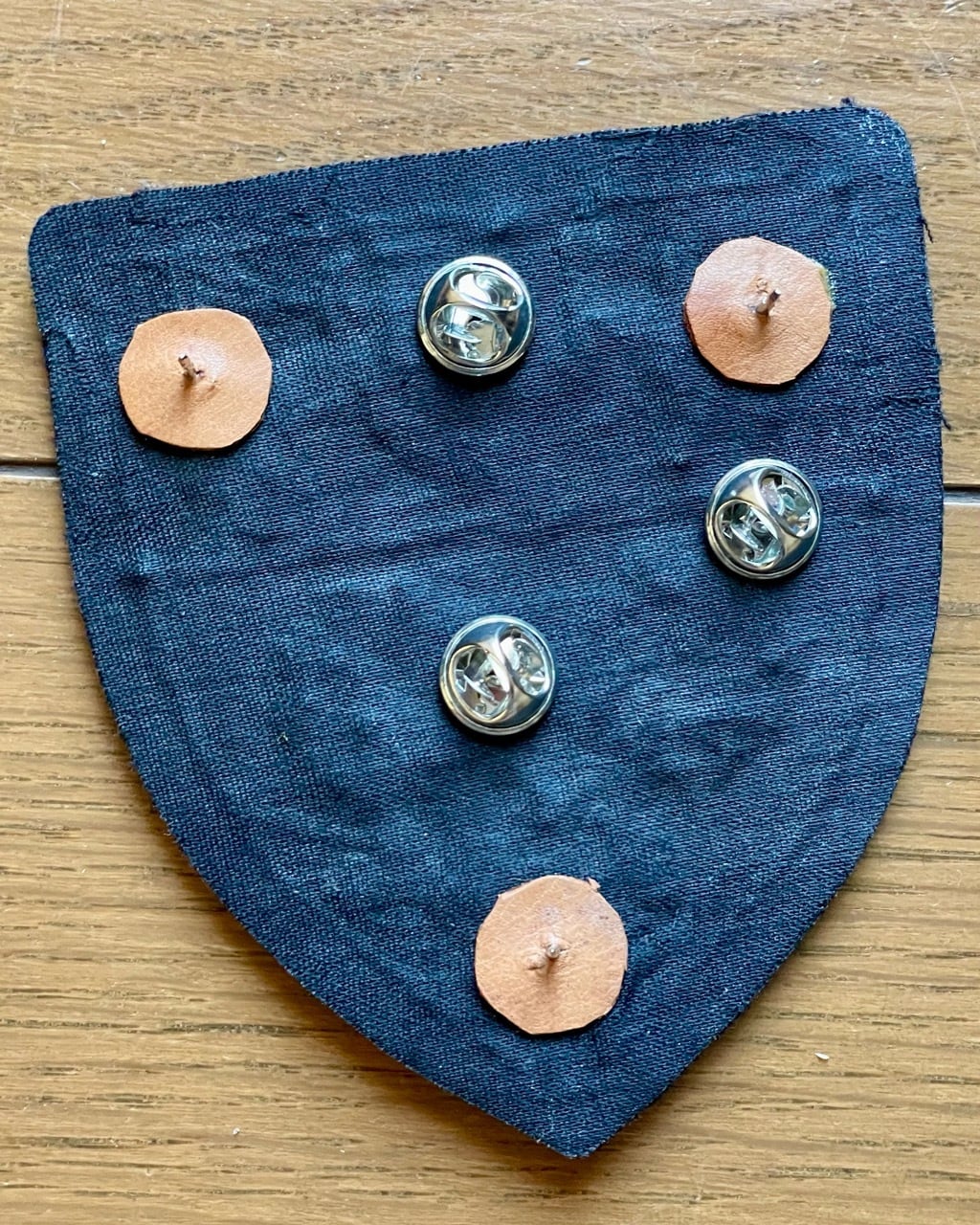 英国製 アンティーク モールエンブレム 蝶タック付き ユーズド