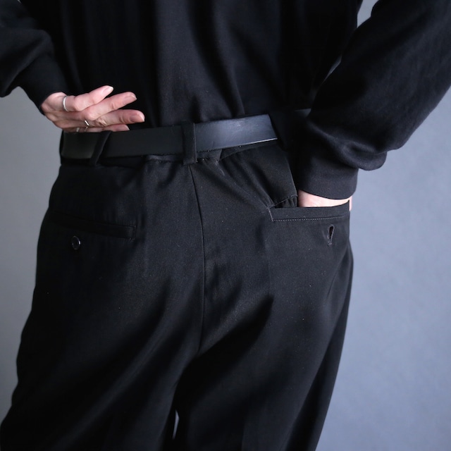 2-tuck tapered silhouette black wide slacks