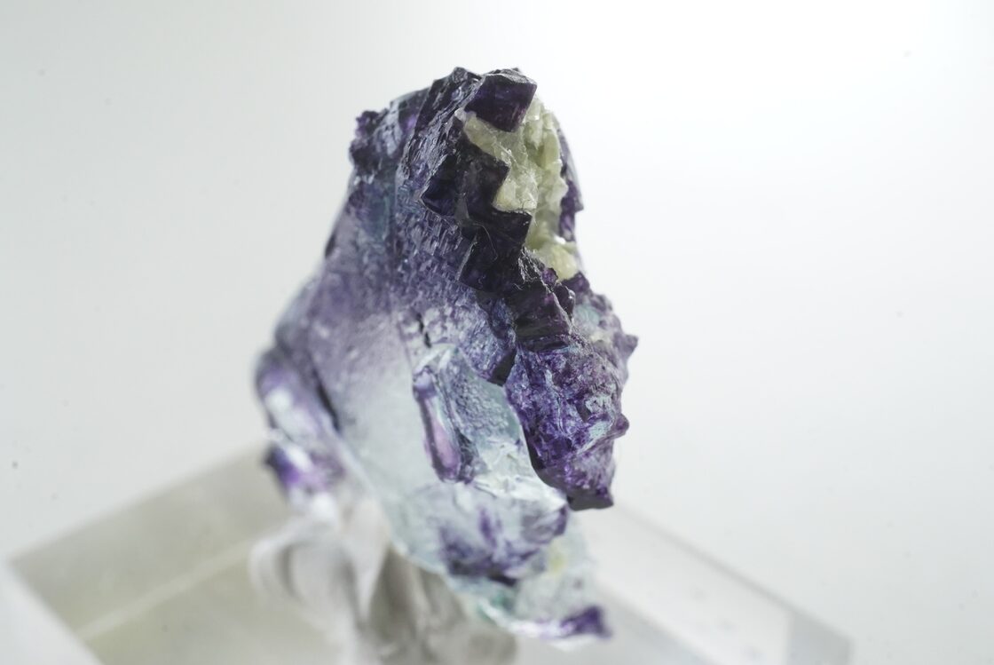 ナミビア、エロンゴのフローライト（スピネル双晶）② | PAY ID