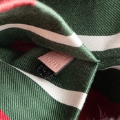 グッチ GGエンブレム スモール バケットバッグ ピンク レザー AW25