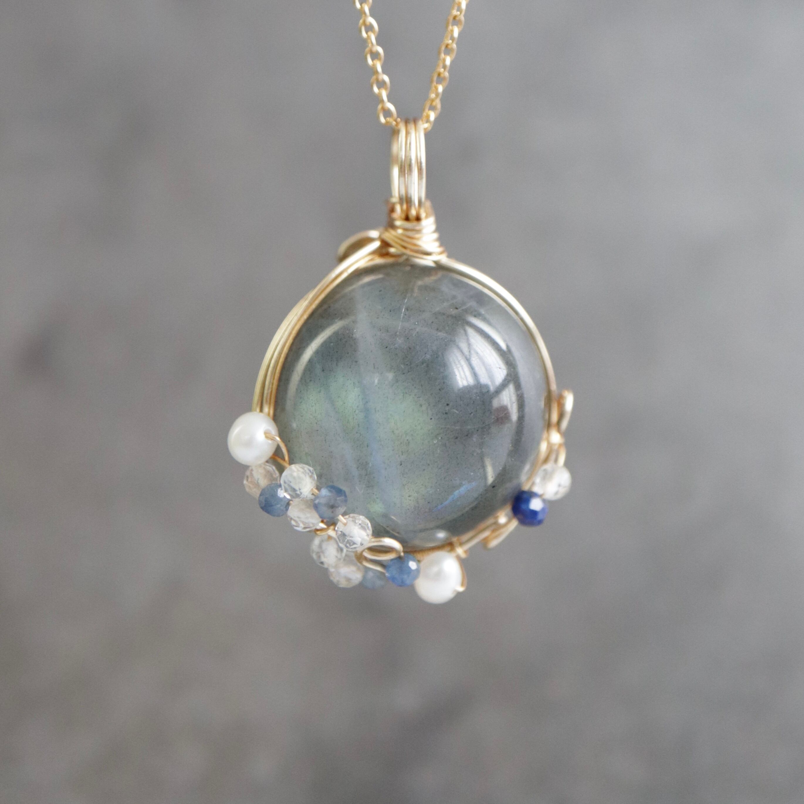 ラブラドライトのスフィアペンダントトップ《まあるい夢の粒》|直感を高める神秘の天然石