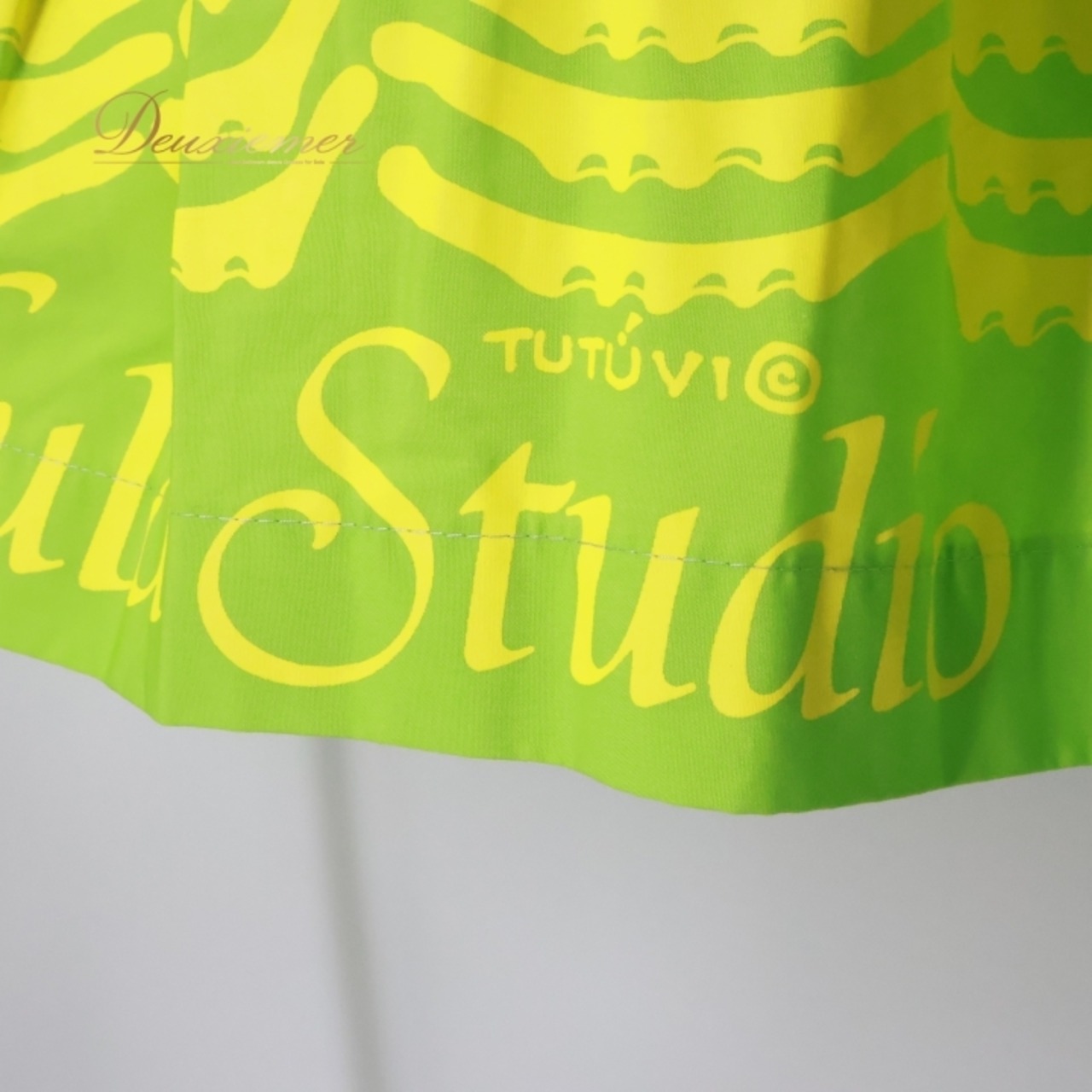 フラダンス 衣装 パウスカート グリーン系 ツツビ TUTUVI トーチジンジャー ハワイアンプリント アロハ TorchGinger レッスン 練習 フラ ダンス シングル スカート イエロー系 黄緑 黄 華やか 鮮やか さわやか かわいい おしゃれ フラスタイル アロハプリント フラレッスン