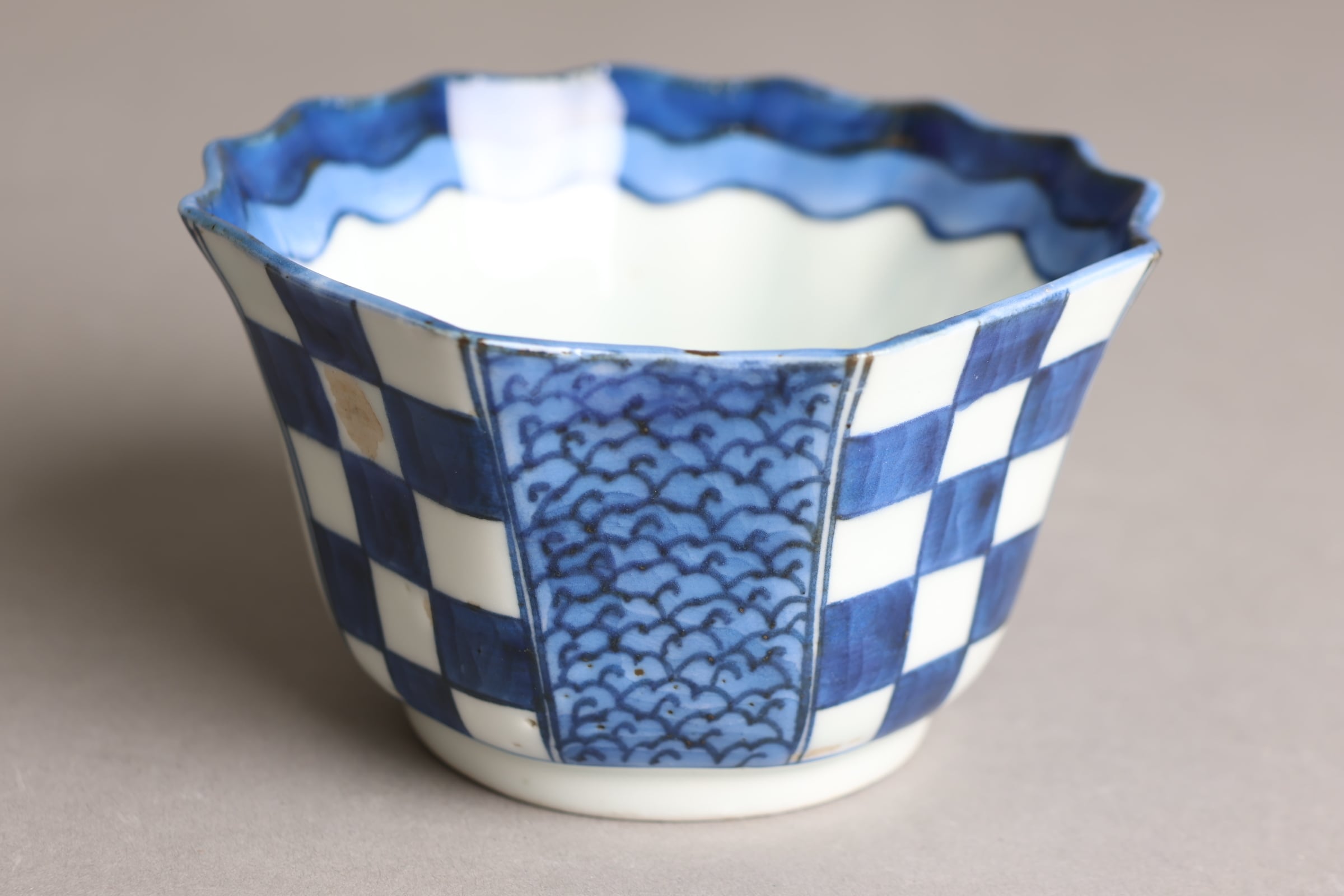 向付 古伊万里 染付 風景市松文 | (有)新原美術