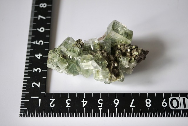 キュービックアポフィライト(クローライトインクルージョン) Apophylite / Chlorite 950