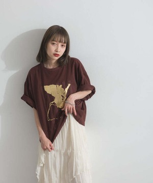 32684 ニュアンス箔プリントTシャツ brown