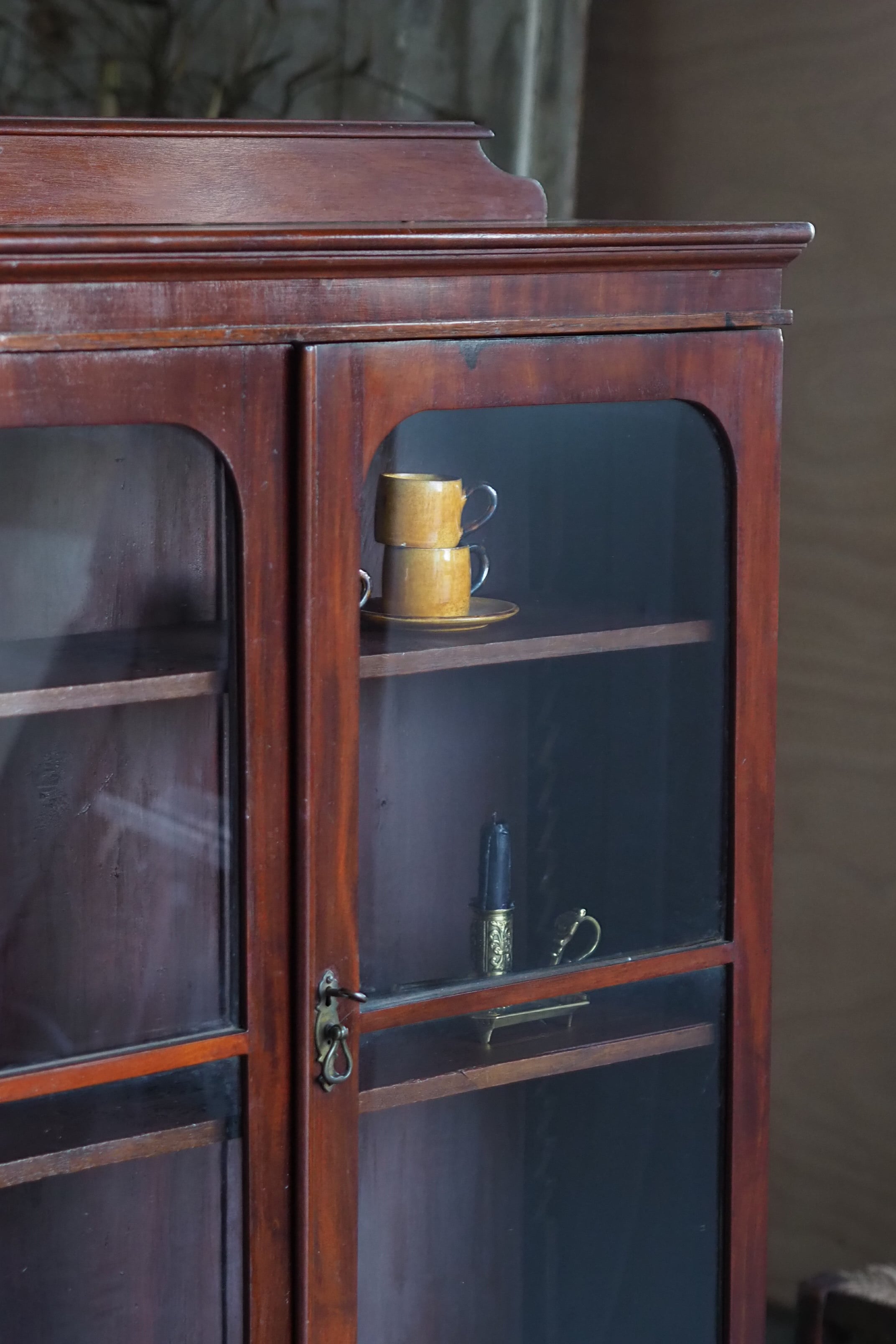 フランスアンティーク家具　キャビネット　マホガニー　カクテルキャビネット 英国アンティークのカクテルキャビネット、お仏壇におススメの