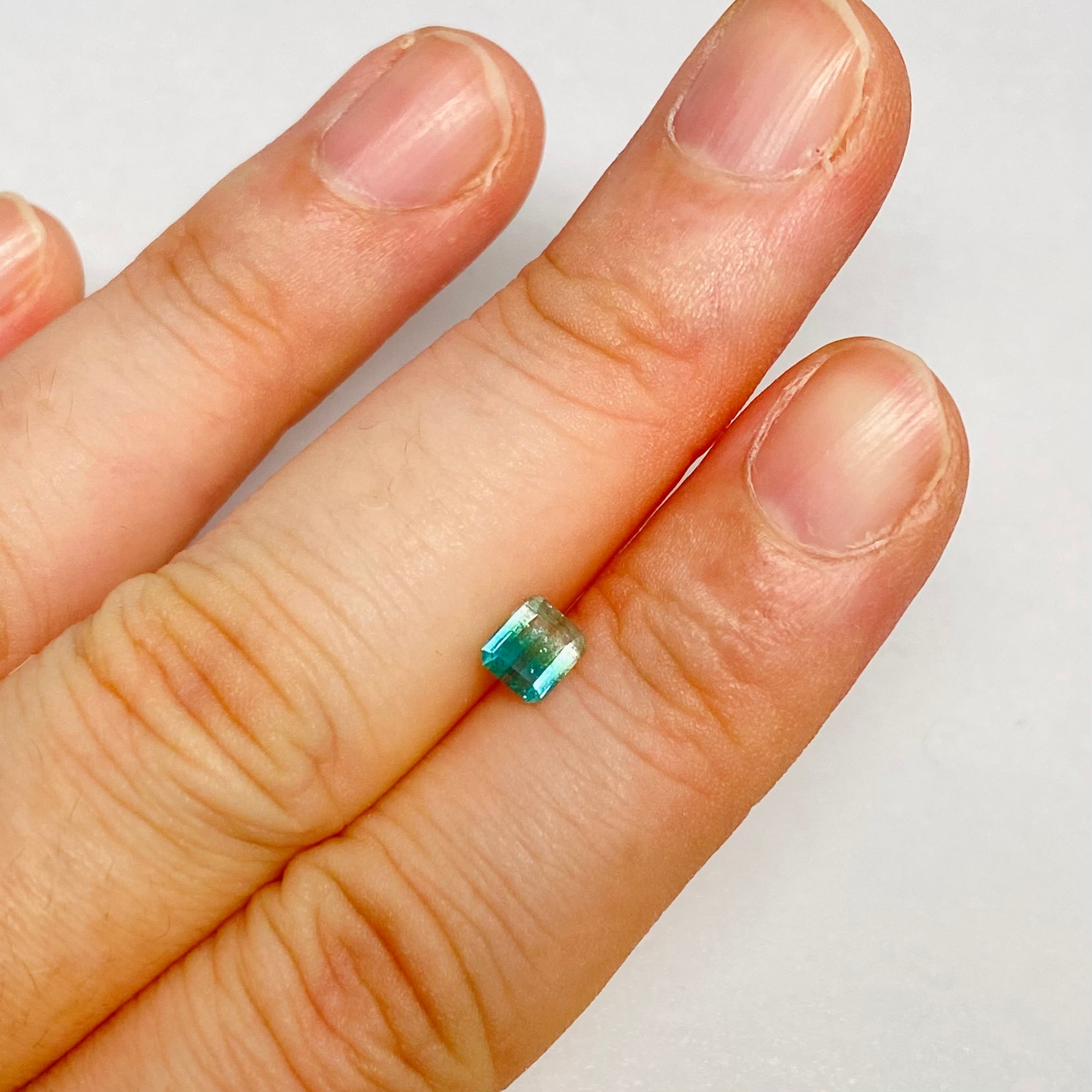 癒しカラーのパーティーカラートルマリン