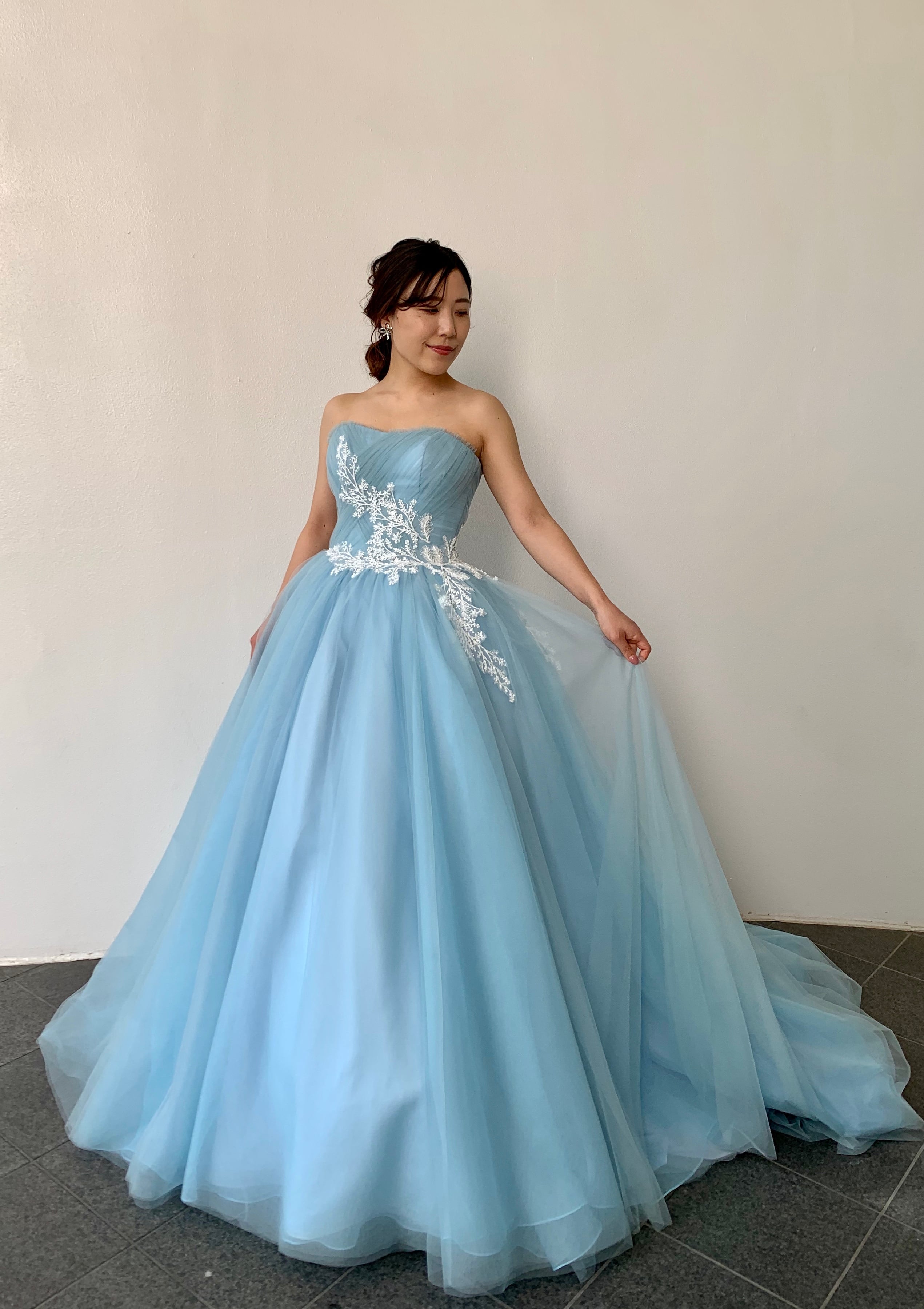 エレガント 爽やかで優しいブルー カラードレス ベアトップ 繊細レース  