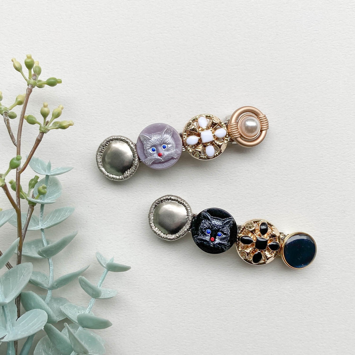 ネコとボタンのバレッタ