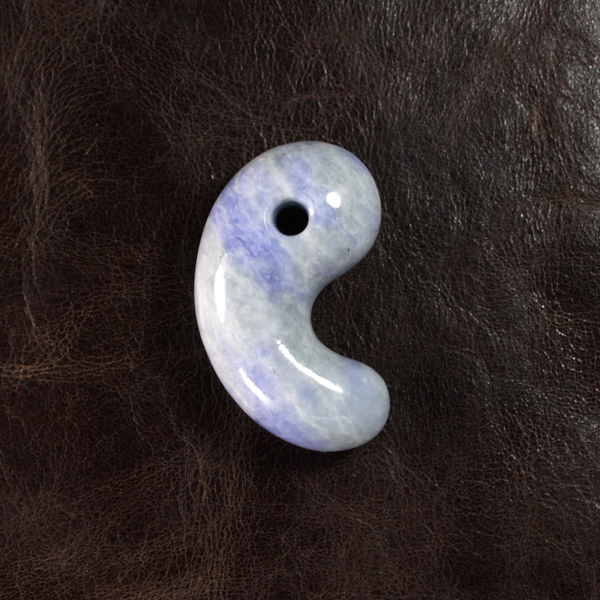 糸魚川翡翠 ラベンダー ヒスイ まがたま 勾玉 14.0g Lavender Jadeite