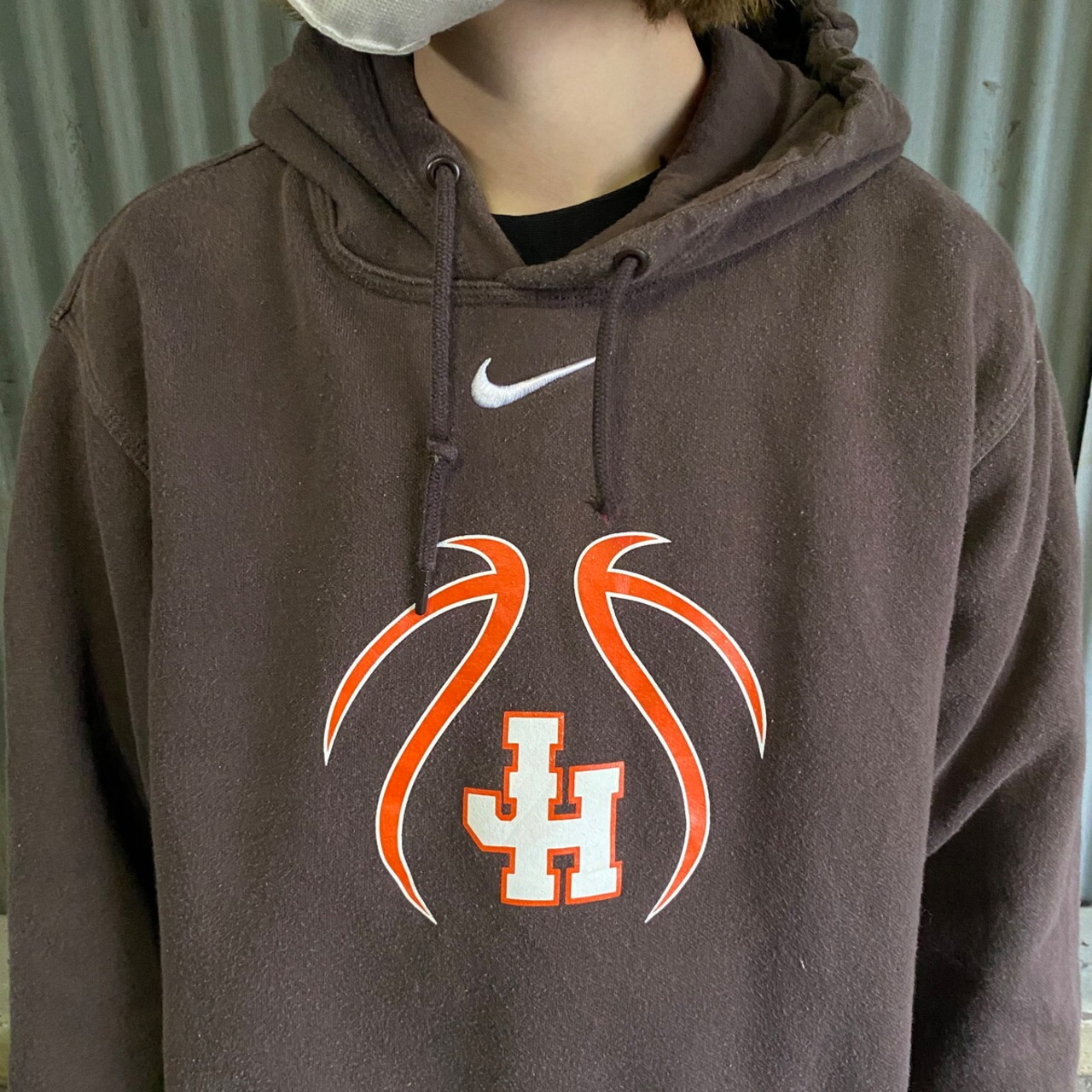 NIKE ナイキ センターロゴ 刺繍 プルオーバーパーカー メンズM 古着 