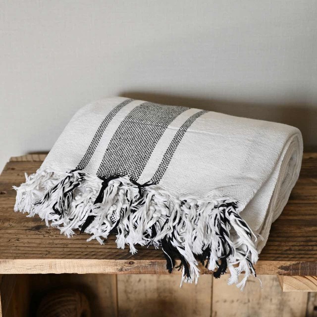 【 8/6 再入荷 】ダブルウエイトフリンジクロス（ストライプ）｜モノトーン 白 ベッドカバー 撮影用 無地 テーブルクロス 掛けカバー 掛け布 ピクニック ナチュラル 可愛い 雑貨店