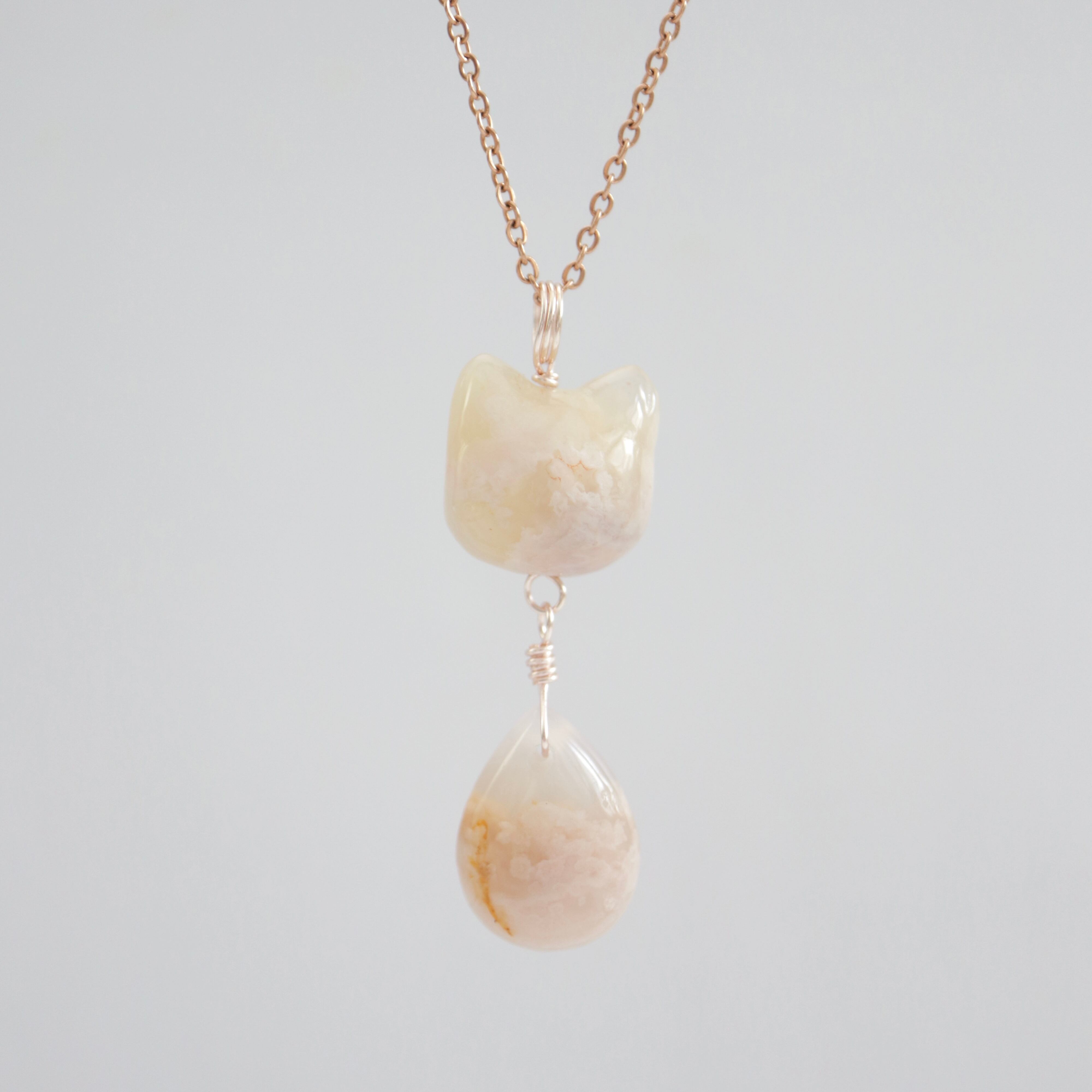 【1点もの】猫型桜瑪瑙《春眠うたたね》|天然石ネックレス・癒し・猫モチーフ・ピンク系