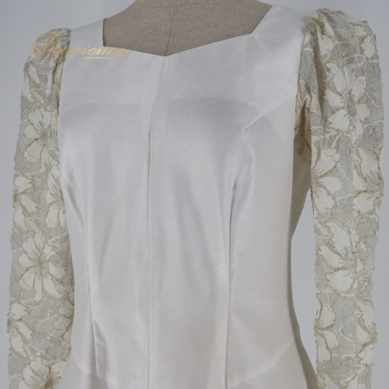 フラダンス 衣装 ワンピース ドレス アロハスタンダード ホワイト系 ALOHA STANDARDS 日本製 長袖 レース キラキラ ワンカラー 上品 高級感 かわいい 綺麗 大人 光沢感 ハワイアン アロハ フラ ダンス レッスン 練習 フォーマル