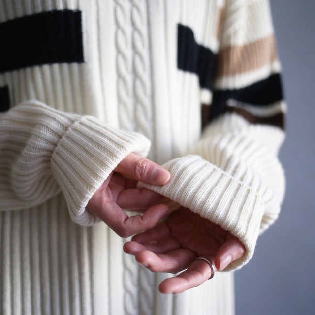 3-color line and 3D cable knit line pattern good coloring loose sweater