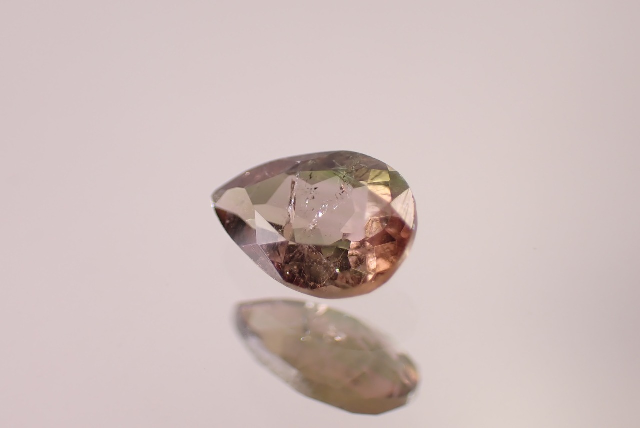 アキシナイト　0.69ct　[C10‐326]
