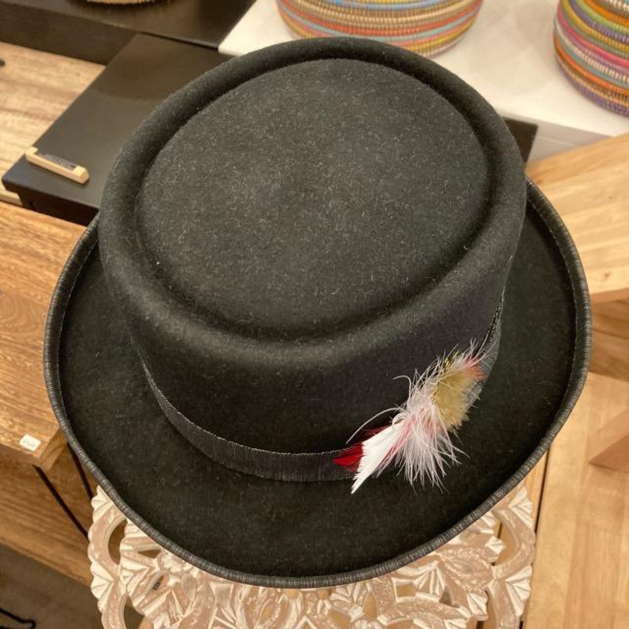 TOPANGA Accessory　羽根付ポークパイハット　ブラック