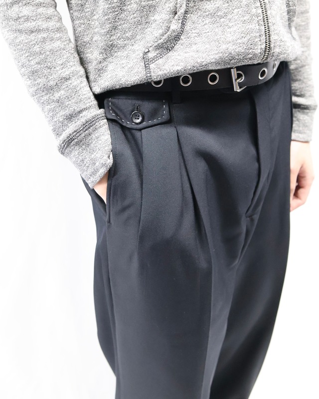 two-tuck wide straight slacks