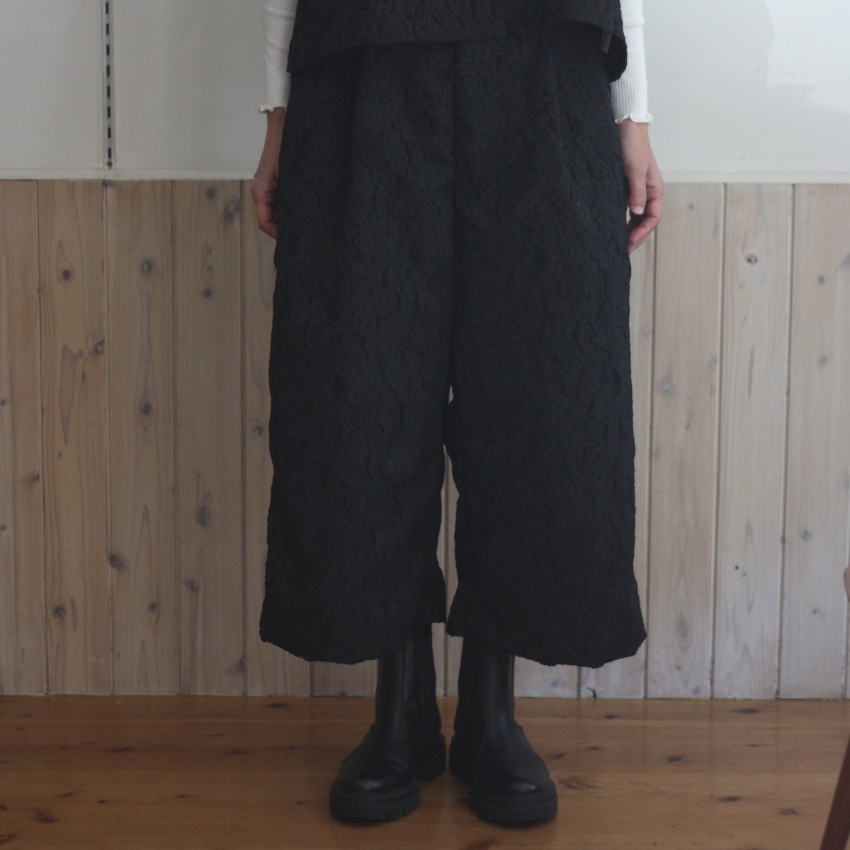 ROBE DE PEAU ローブデポー JACQUARD CROPPED PANTS | tous les jours