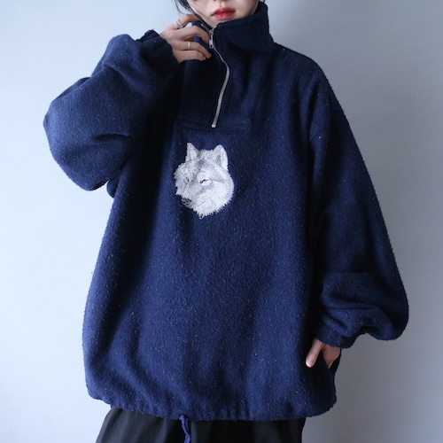 "狼×刺繍" over silhouette half-zip high-neck fleece pullover