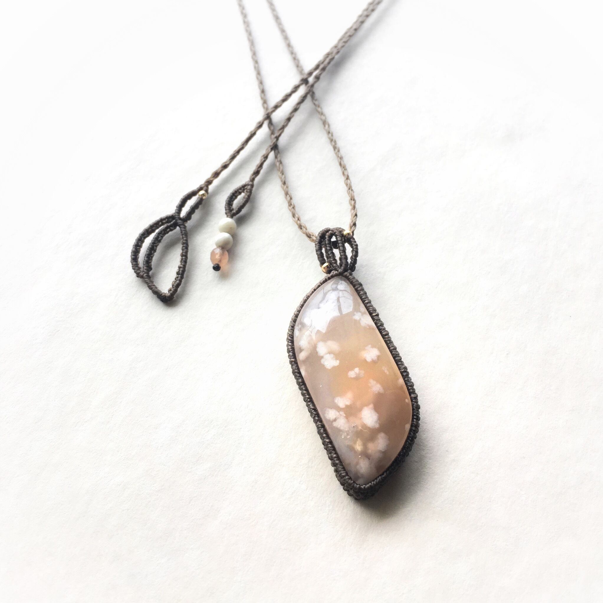 チェリーブロッサムアゲート macramé necklace