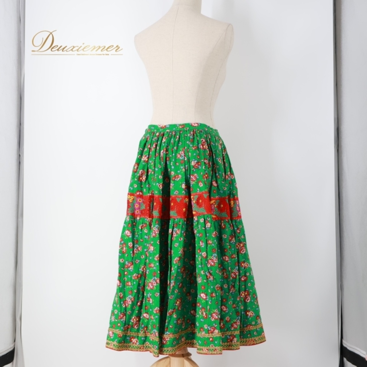 フォークダンス 衣装 スカート グリーン系 花柄 刺繍 緑 赤 紫 黄 ハンガリー製 かわいい チロリアン チロルスカート カントリー 華やか 鮮やか ダンス衣装 イベント 練習 レッスン ボタン レッド系 パープル系 イエロー系 ピンク系