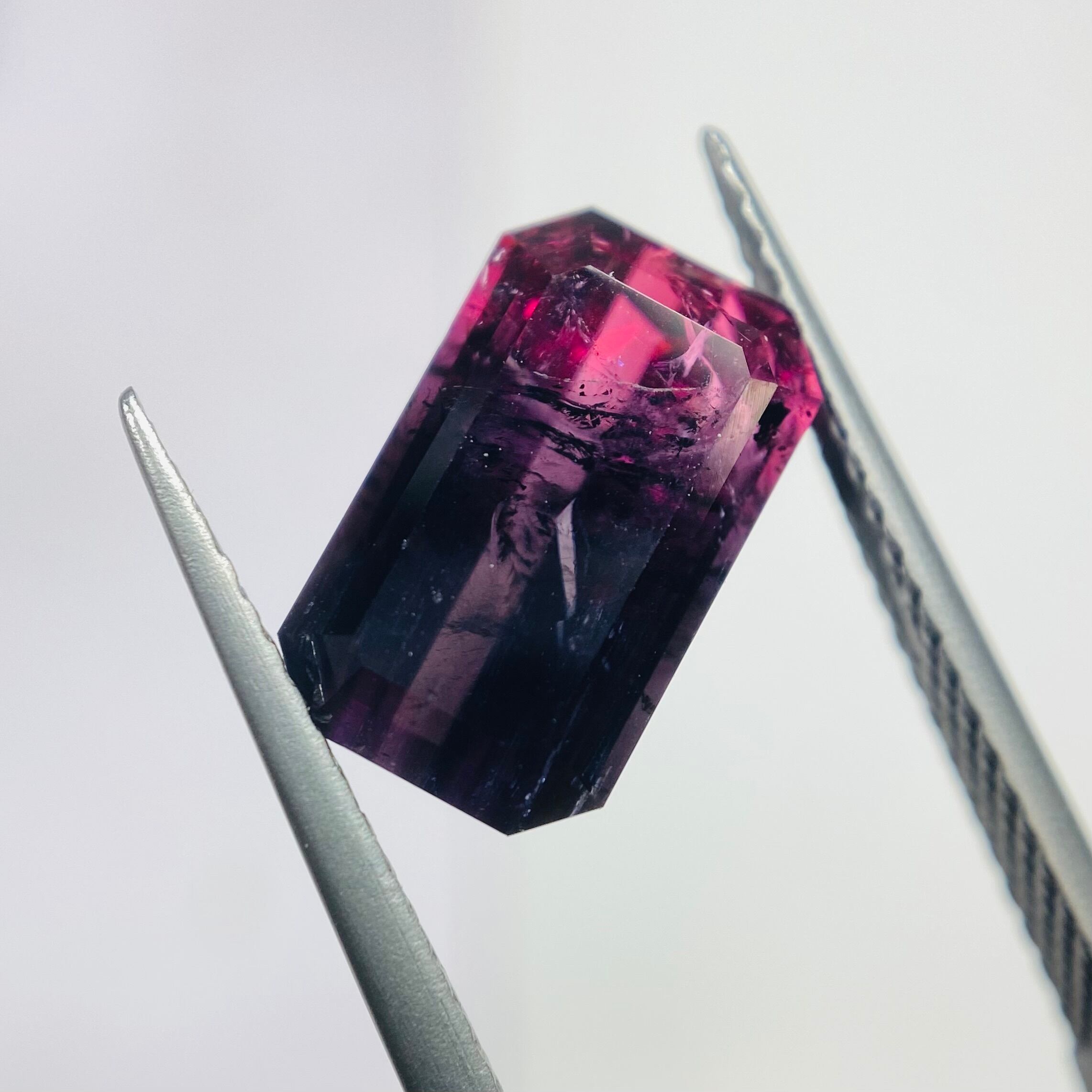 毒々しい美しさのバイカラートルマリン