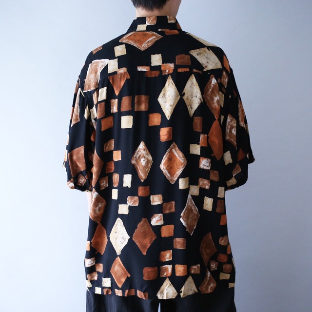 black base modern art pattern loose h/s shirt（made in italy）