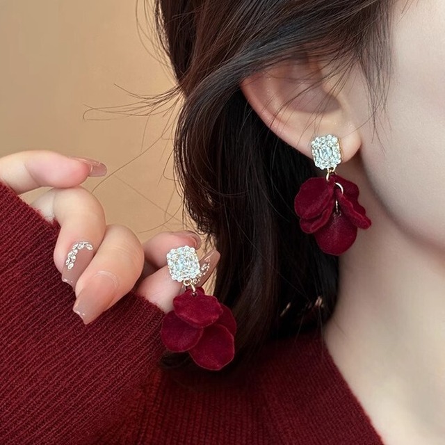 ビジューレッドフラワーピアス　CH2805