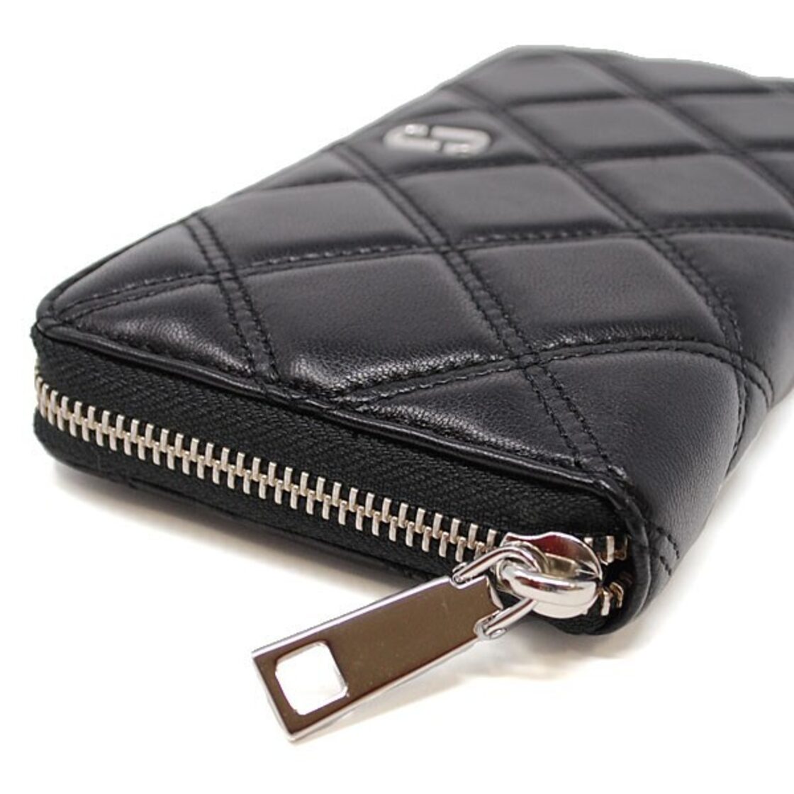MARC JACOBS LETHER QUILTED SOFTSHOT ZIP AROUND LONG WALLET 