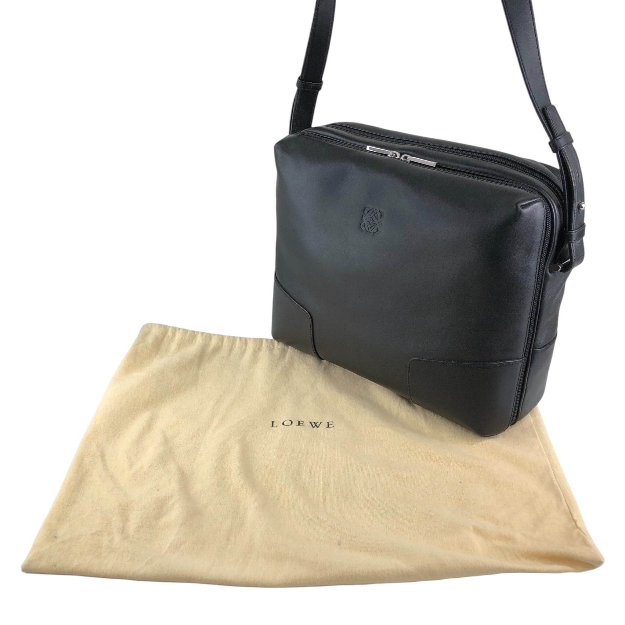 LOEWE ショルダーバッグ　ブラック　レザー　アナグラム　ヴィンテージ LOEWE ロエベ ショルダーバッグ ブラック アナグラム レザー vintage