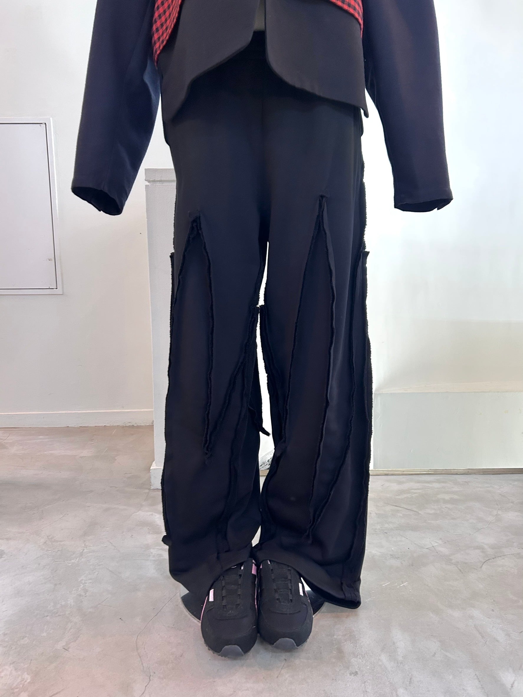 STRONGTHE spiky trackpants