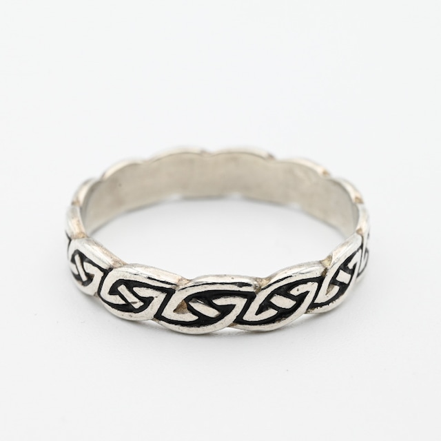 Thin Celtic Knot Design Irish Ring #14.0 / Ireland